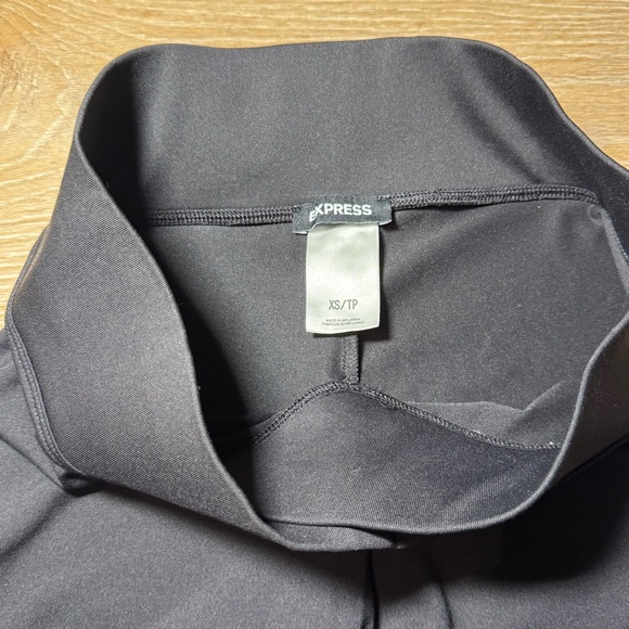 Express Criss Cross Leggings - Picture 3 of 3